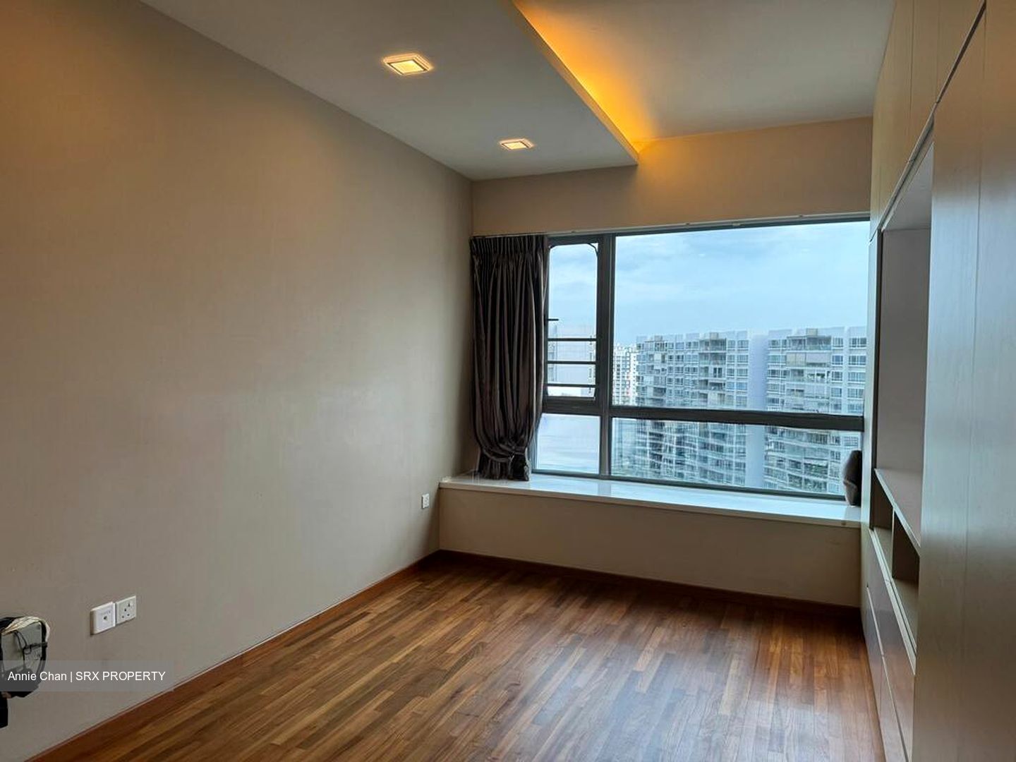 Waterfront Waves (D16), Condominium #503115121